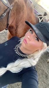 Crystal Hollobaugh's Instagram, Twitter & Facebook