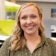 Amanda Epp's Instagram, Twitter & Facebook