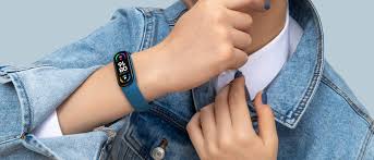 The water resistance rating is 5 atm (equivalent to a depth of 50 m under water), allowing the device to be worn while showering and swimming. Mi Smart Band 6