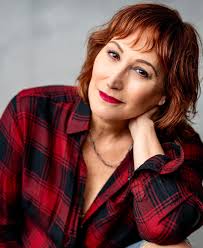 Maggie Siff's Career and Natural Aging in Billions and Theatre