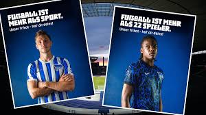 Unsere neuen trikots für die saison 2021/22! Hertha Bsc Stellt Bundesliga Trikots Fur Saison 2020 21 Vor Traditionell Zu Hause Auswarts Mit Splash Art Sportbuzzer De