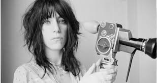 Η Πάτι Σμιθ γιορτάζει τα 70 χρόνια της και αποδεικνύει ότι οι ρόκερ δεν  μεγαλώνουν ποτέ