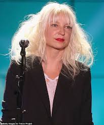 Cover of the amazing song by sia, david guetta, giorgio tuinfort and afrojack. Sia Furler Embarrassed David Guetta Released Titanium Without Telling Her Daily Mail Online