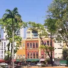 Vestiges Colores Du Glorieux Passe De Manaus L Ancienne Capitale Du Caoutchouc Colored Remains Of The Glorious Past Of Manaus House Styles Manaus City
