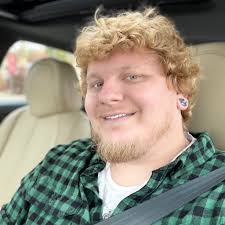 Maybe too interesting for this page, but my gin arrived. I had my local  liquor store order a case of James Gin London Drizzle, and it's here!!  Fascinating tidbit: this gin was