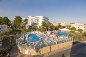 Overview Only A Brief Stroll From The Beachfront The Hotel Riviera Is An Elegant Family Friendly Hotel Located San Antonio Bay Family Friendly Hotels Riviera