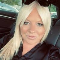 Joanne Stapleton's Instagram, Twitter & Facebook