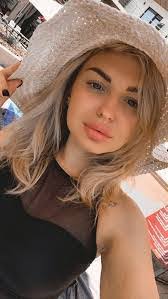 Scarlett Wallace's Instagram, Twitter & Facebook