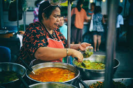 So Lecker Schmeckt Das Thailandische Essen Urlaubsguru Thailandisches Essen Essen Streetfood