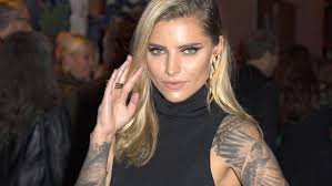 Sophia thomalla war mal wieder ein echter hingucker! Sophia Thomalla Prasentiert Ihre Heisse Kehrseite Beim Jetski Ausflug