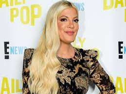 Tori spelling was born in los angeles, the daughter of author candy spelling and hollywood producer aaron spelling. Tori Spelling S Recent Makeover Wasn T As Painful As She Thought It Would Be Newbeauty