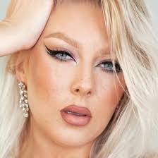 Crystal Gray's Instagram, Twitter & Facebook