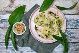 Ravioli Mit Barlauch Fullung Rezept Lebensmittel Essen Barlauch Ravioli