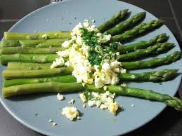 Asperges A La Flamande Recette Belge Bien Connue Recette Recettes De Cuisine Recette Recettes Belges