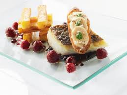 Dos De Cabillaud Roti Grosses Frites A La Graisse De Canard Petit Crouton Aille A La Moelle Reduction De Bordela En 2020 Dos De Cabillaud Graisse De Canard Croutons