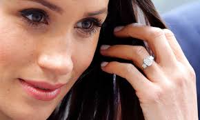 The ring is obviously yellow gold because that's meghan's favourite and the main stone itself i sourced from botswana and the little diamonds either side. Meghan Markle S Engagement Ring Replica On Sale On Amazon Hello