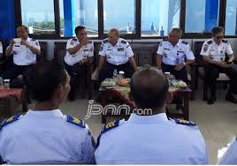 Kami ingin mengingatkan penjawat awam supaya sentiasa menggunakan url sistem epenyata gaji dan laporan yang sah sahaja untuk mendapat penyata gaji bulanan atau penyata pendapatan tahunan tuan/puan. 25 Jt Bakal Beroperasi Tidak Boleh Lagi Ada Pungli Daerah Jpnn Com