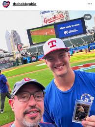 What marker color and thickness to use for signing a Bowman Chrome 1/1 Max  Clark gold superfractor card?