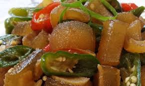 Tumis bumbu yang telah dihaluskan hingga harum dan masak lalu masukkan jengkol dan ikan teri yang sudah digoreng kering. Enaknya Sambal Goreng Jengkol Dan Tumis Kikil Pedas Untuk Makan Malam Okezone Lifestyle