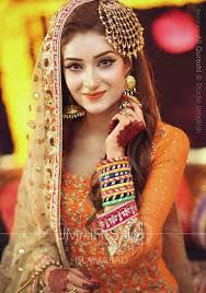 Pin By Ayesha Khan On Wedding Portraits Poses Pakistani Bridal Makeup Pakistani Wedding Hairstyles Bridal Mehndi Dresses