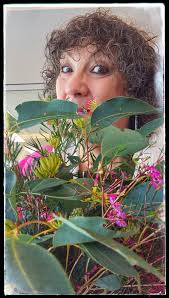 Sages and young ladies enjoy dinner together
