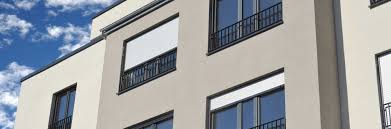 Die fensterfolien und spiegelfolien schützen vor schaulustigen blicken. Rollladen Zum Sonnenschutz An Gebauden Rollladenkasten Mit Motor