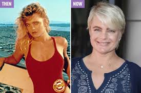 Baywatch is an american action drama television series about lifeguards who patrol the beaches of los angeles county, california and hawaii, starring david hasselhoff.it was created by michael berk, douglas schwartz, and gregory j. Serialu Spasateli Malibu 30 Let Kak Vyglyadyat Sejchas Lyubimye Aktery