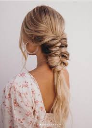 It is a dream of every bride to look stunning and pretty on the day of her wedding. 2020 Wedding Day Hairstyles For Long Hair Wedding Estates