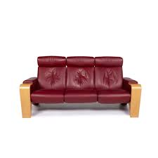 Pin Von Revive Interior Mobel Auf Designermobel Moderne Designer In 2020 Rotes Sofa Ledersofa 3 Sitzer Sofa