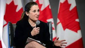Chrystia freeland (christina alexandra freeland) grew up on 2 august, 1968 in peace river, canada, is a canadian politician and writer. Chrystia Freeland Trudeau Nachfolgerin Echo Der Zeit Srf