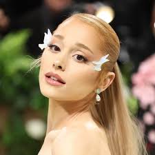 🚨Ariana Grande to host SNL with musical guest Cher