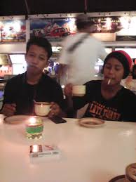 Di indonesia, olahraga ini sangat populer dan para atletnya sering mencetak prestasi membanggakan di pertandingan internasional. Seorang Pemain D Nyatakan Menang Dalam Satu Set Permainan Bulu Tangkis Apabila Telah Mencapai Brainly Co Id