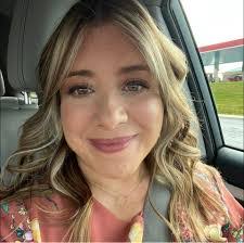 Lucy Maier's Instagram, Twitter & Facebook