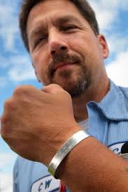 Wentzville man still wearing bracelet 39 years after Vietnam pilot went  missing