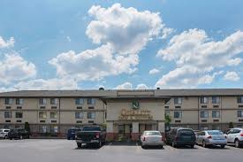 Within the quality inn & suites vestal binghamton, you'll find impeccable service that's as professional as it is friendly. Quality Inn Suites Detroit Metro Airport Romulus Mi Hotel Near Detroit Metropolitan Wayne County Airport