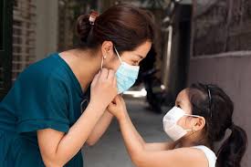 Bệnh viêm phổi cấp do COVID-19: Những điều cha mẹ nên biết | UNICEF Việt Nam