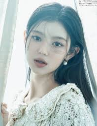 NEWJEANS ĐÃ ĐẾN DỰ CONCERT CỦA D4VD TẠI HÀN QUỐC VÀO NGÀY 7/11 ❤️‍🔥🔥  Trong Phoning Live hôm nay, Minji chia sẻ mình đã nhắn hỏi nhóm chat của  NewJeans có ai