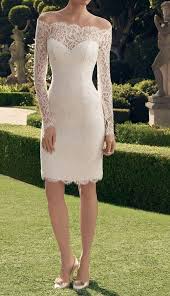 Para una boda civil lo más indicado es prescindir de la cola y el velo, aunque sí debes llevar un ramo de flores acorde con el vestido y el entorno donde se vaya a si es invierno, lo ideal es acompañar el conjunto de un cuerpo que haga juego. 10 Vestidos Increibles Para Tu Boda Civil Vestidos De Novia Vestidos Boda Civil Vestidos De Novia Civil