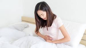 Jangan anggap remeh dan segeralah cari tahu apa penyebabnya. Waspadai 6 Penyebab Umum Sakit Perut Sebelah Kiri Berkeluarga