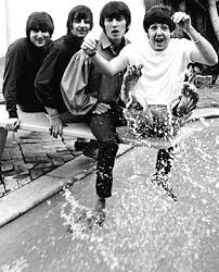 Beatles In The Pool 1964 Beatles Pictures The Beatles Beatles Photos