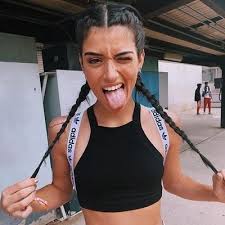 La star di tiktok ha dato l'annuncio ai suoi fan che sono rimasti letteralmente sconvolti dalla sua decisione. Dixie D Amelio Fan And Lover Dixiedameliofa9 Twitter