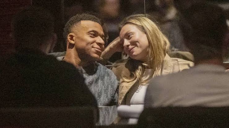 Mbappé et Ester Expósito : L'Argument de Marque de sa Première Vraie  Relation