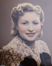 Renee Bourne's Instagram, Twitter & Facebook