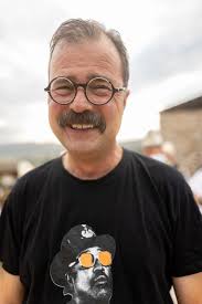 Cristopher King: «Εμείς οι Έλληνες -συγγνώμη, αλλά κι εγώ Έλληνας νιώθω-  σκεφτόμαστε με στερεότυπα»