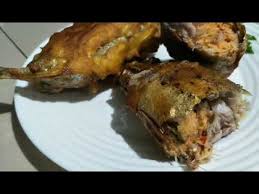 Bule kw dikasih sambal sampai bergetar2 ikan goreng plus sambal kesukaan. Resep Ikan Selar Goreng Isi Kelapa Urap Youtube