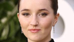 What The New Movie Ticket To Paradise Can Teach Women About Following Their  Intuition