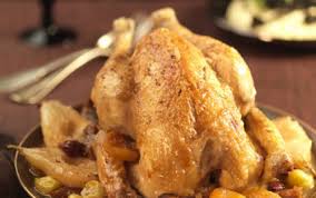Poularde Fermiere Des Landes Rotie Aux Fruits D Hiver Caramelises Recette En 2020 Recette De Poularde Recettes De Cuisine Et Recette De Plat