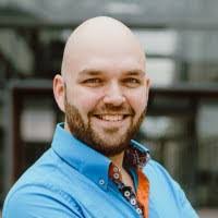 Tom Mach's Instagram, Twitter & Facebook