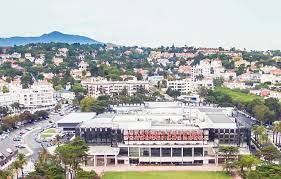 (ɨ)ʃtuˈɾiɫ) is a town in the municipality of cascais, portugal, on the portuguese riviera. The Beach Town Of Estoril Portugal Travel Guide