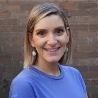 Julia Holman's Instagram, Twitter & Facebook